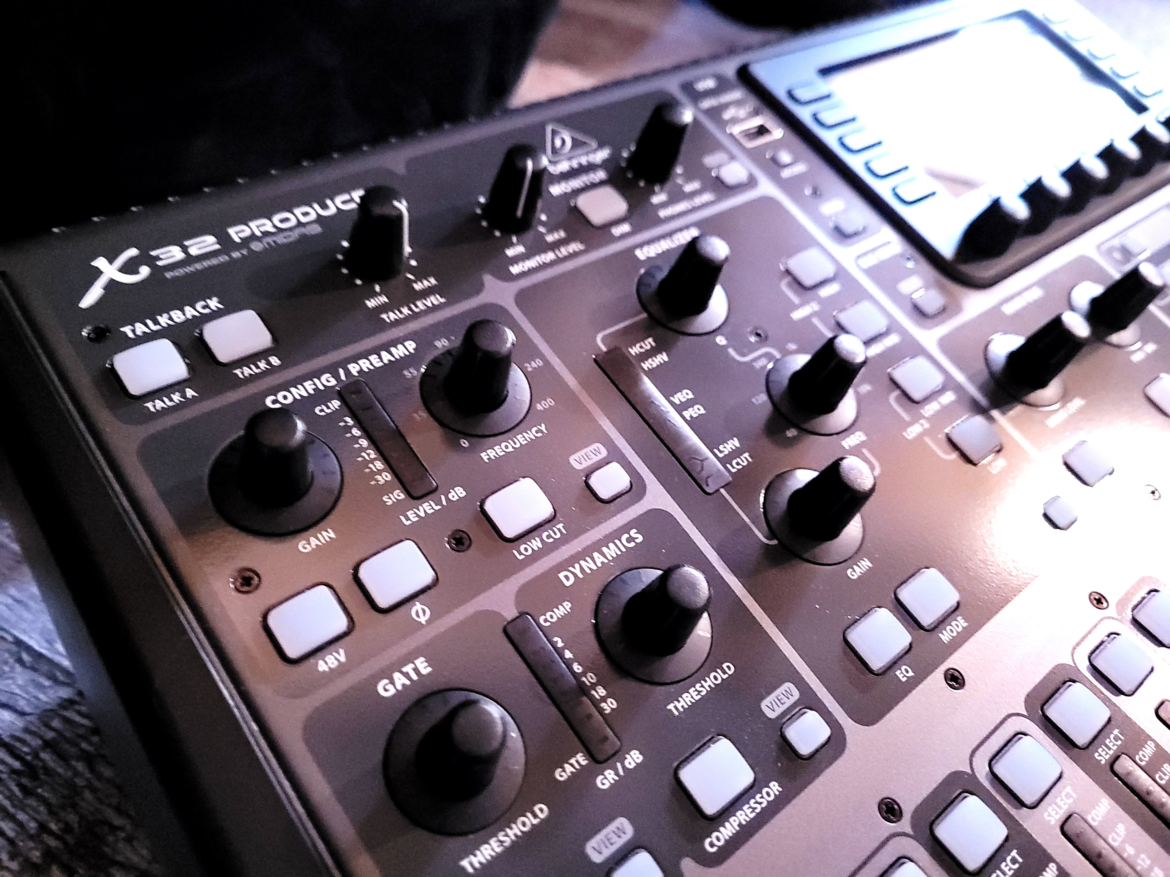 Behringer X32 Producer - Vue latérale