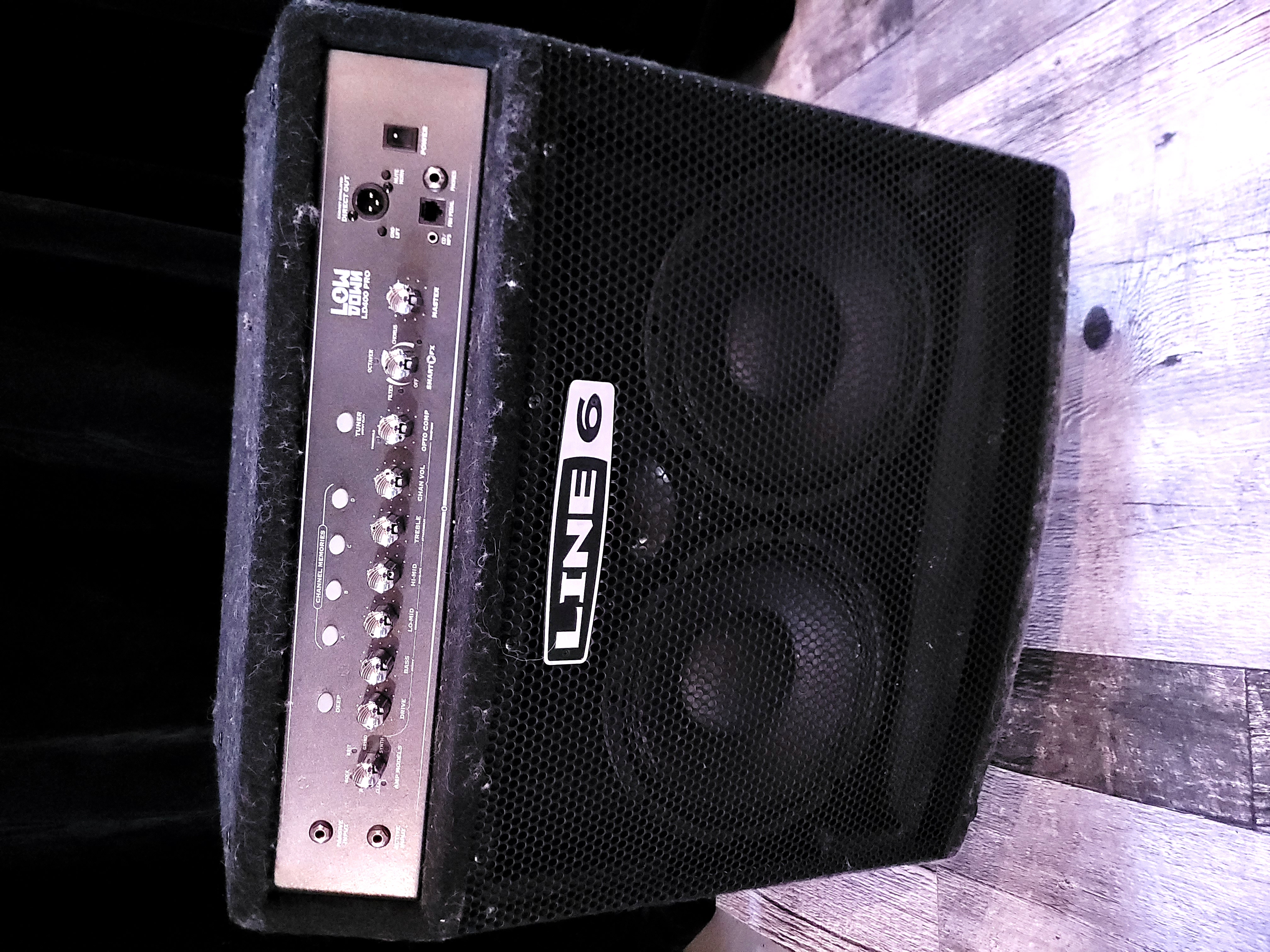 Line 6 Amplificateur Basse - Détail